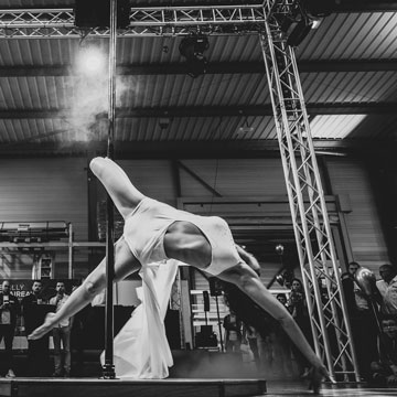 Pole dance soirée 130 ans Bailly-Quaireau